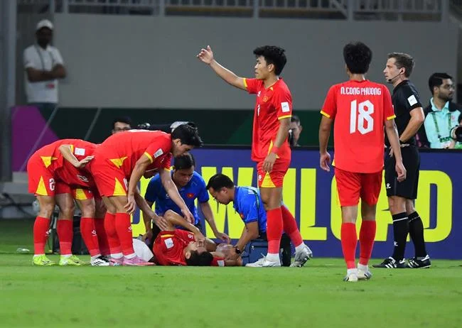 Hình ảnh minh họa chiến thuật quản lý vốn thông minh, với các biểu đồ và số liệu, thể hiện sự kiểm soát và tính toán trong cá cược đá gà tại dagac3 đá gà